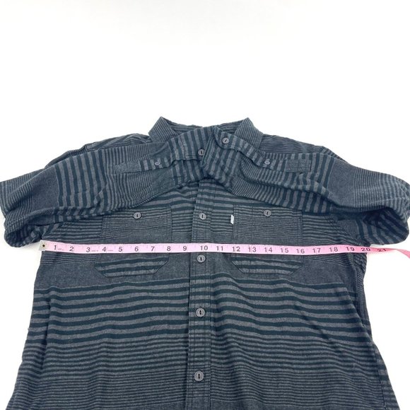 👔 Levi's Mens Button Down Shirt Black and Gray Stripes Size M Long Sleeves - Picture 4 of 11
